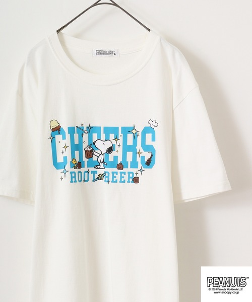 PEANUTS(ピーナッツ)の「PEANUTSプリント半袖Tシャツ(Tシャツ/カットソー・メンズ・ホワイト系/ライトオレンジ系/オフホワイト/グリーン/ネイビー/チャコール・M/L/LL)」の2枚目の写真