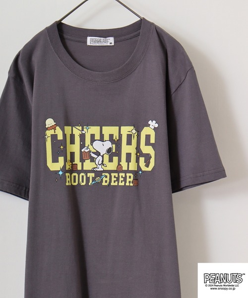 PEANUTS(ピーナッツ)の「PEANUTSプリント半袖Tシャツ(Tシャツ/カットソー・メンズ・ホワイト系/ライトオレンジ系/オフホワイト/グリーン/ネイビー/チャコール・M/L/LL)」の3枚目の写真