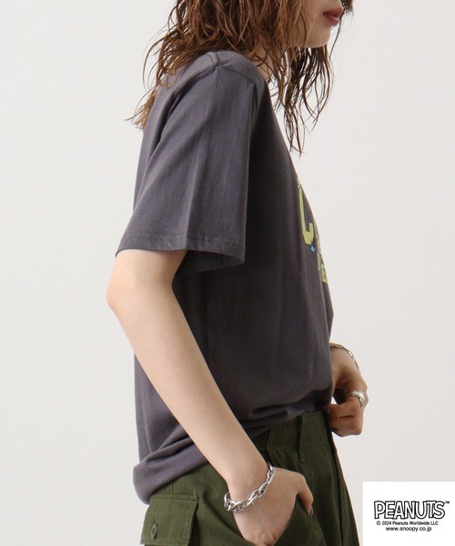 PEANUTS(ピーナッツ)の「PEANUTSプリント半袖Tシャツ(Tシャツ/カットソー・メンズ・ホワイト系/ライトオレンジ系/オフホワイト/グリーン/ネイビー/チャコール・M/L/LL)」の15枚目の写真
