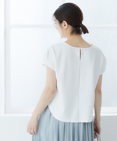 12Twelve Agenda(トゥエルブ アジェンダ)の「ビジュークロップド袖タックカットソープルオーバー(Tシャツ/カットソー・レディース・チャコールグレー/ネイビー/オフホワイト・M)」の7枚目の写真