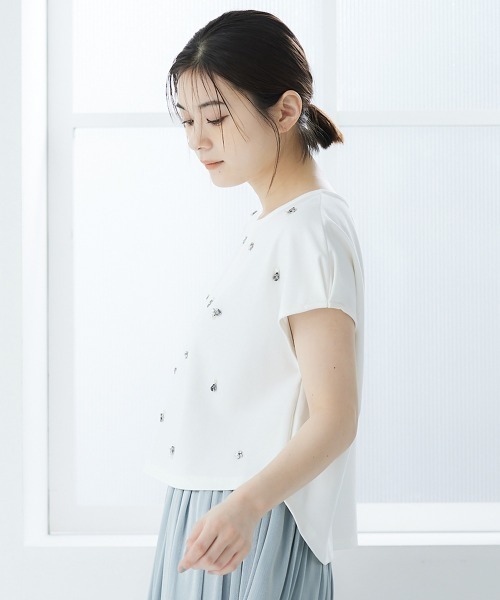12Twelve Agenda(トゥエルブ アジェンダ)の「ビジュークロップド袖タックカットソープルオーバー(Tシャツ/カットソー・レディース・チャコールグレー/ネイビー/オフホワイト・M)」の8枚目の写真