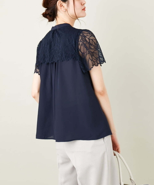 a.v.v（アーヴェヴェ）の「レースヨークブラウス（シャツ/ブラウス・レディース・ネイビー/ブルー/アイボリー/ライラック・34/36/38/40/42）」の3枚目の写真