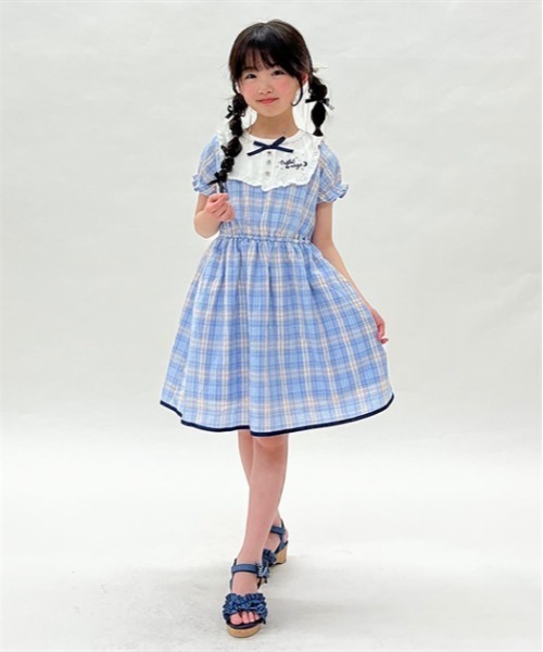axes femme(アクシーズファム)の「ロゴ刺繍サマーチェックワンピース(ワンピース・キッズ・ブルー/ベージュ・MEDIUM/LARGE/X-LARGE)」の3枚目の写真