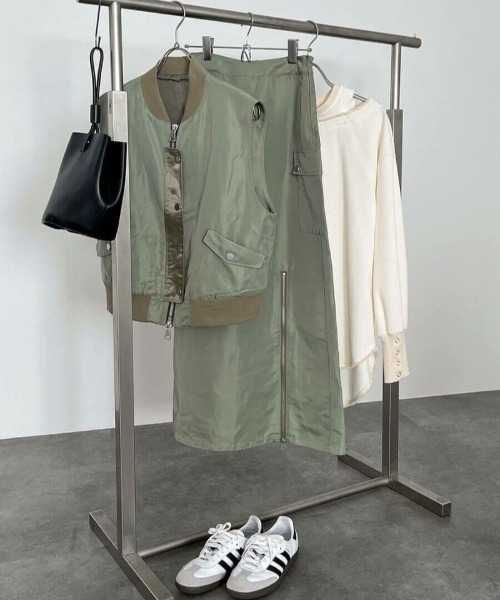 ISOOK（アイスー）の「ジップスリットカーゴスカート(kiharu original) / ミリタリースカート ロング スリットスカート デザインスカート（スカート・レディース・カーキ/ブラック・FREE）」の5枚目の写真