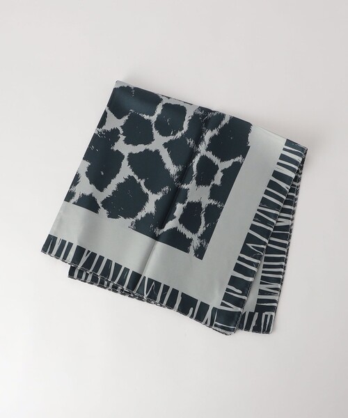 green label relaxing（グリーンレーベルリラクシング）の「＜FATTORSETA＞ アニマル柄 スカーフ（ストール/ショール・レディース・ブラウン/ネイビー・FREE）」の2枚目の写真