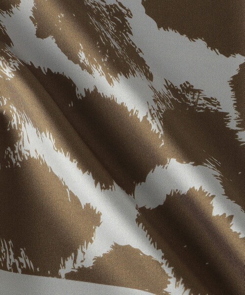 green label relaxing（グリーンレーベルリラクシング）の「＜FATTORSETA＞ アニマル柄 スカーフ（ストール/ショール・レディース・ブラウン/ネイビー・FREE）」の8枚目の写真