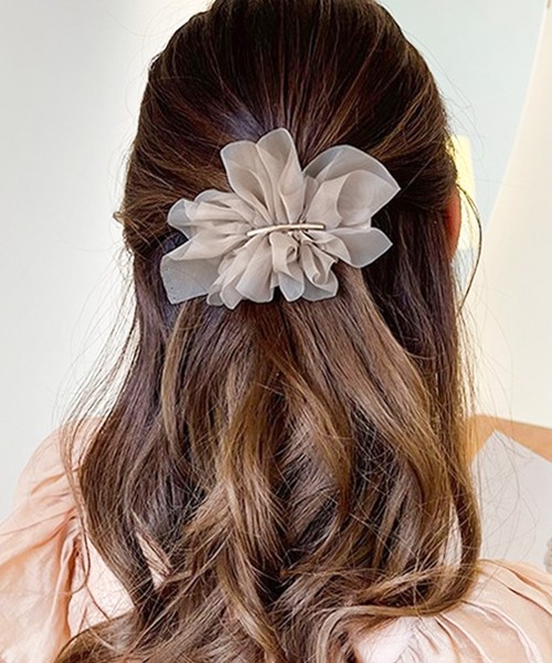 DiamondHearts(ダイヤモンドハーツ)の「シフォンバレッタ(バレッタ/ヘアクリップ・レディース・ベージュ/ブラック/ホワイト/ライトベージュ・FREE)」の3枚目の写真