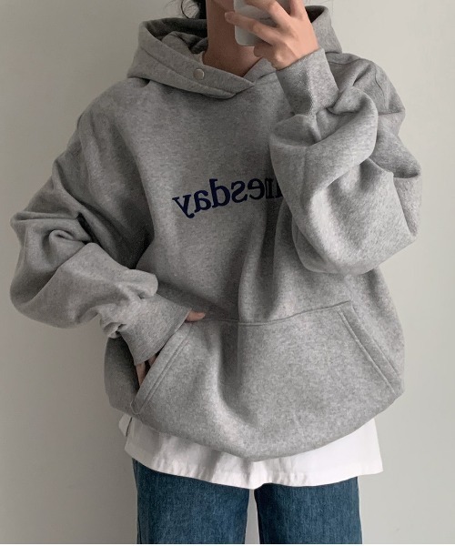 刺繍フード付きの暖かいスウェットシャツ