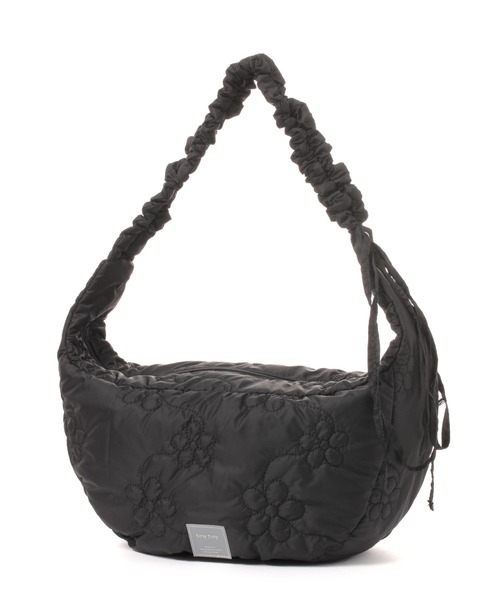 tiny tiny（ティニーティニー）の「キルトギャザーショルダーバッグ[tiny tiny(ティニーティニー)]（ショルダーバッグ・レディース・レッド/ブラック/シルバー・0）」の2枚目の写真