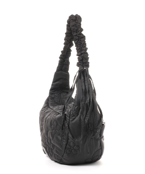 tiny tiny（ティニーティニー）の「キルトギャザーショルダーバッグ[tiny tiny(ティニーティニー)]（ショルダーバッグ・レディース・レッド/ブラック/シルバー・0）」の10枚目の写真