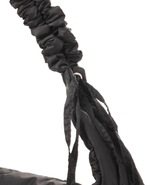 tiny tiny（ティニーティニー）の「キルトギャザーショルダーバッグ[tiny tiny(ティニーティニー)]（ショルダーバッグ・レディース・レッド/ブラック/シルバー・0）」の7枚目の写真