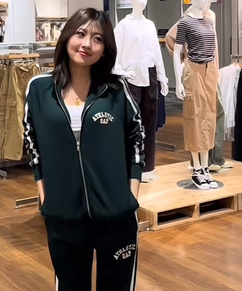 GAP(ギャップ)の「ヴィンテージ ソフト GAPロゴ トラックジャケット(ユニセックス)(ジャージ・メンズ・オフホワイト/ネイビー/グリーン・XS/S/M/L/XL)」の19枚目の写真