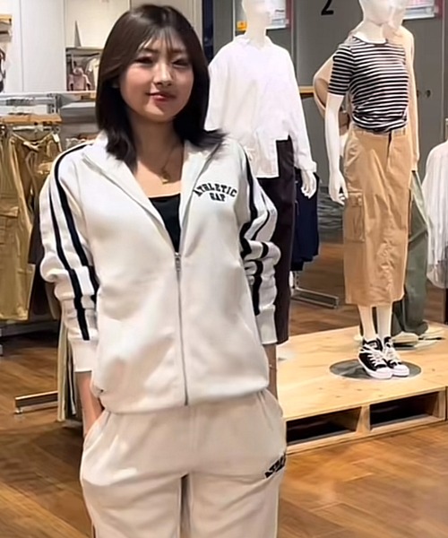 GAP(ギャップ)の「ヴィンテージ ソフト GAPロゴ トラックジャケット(ユニセックス)(ジャージ・メンズ・オフホワイト/ネイビー/グリーン・XS/S/M/L/XL)」の20枚目の写真