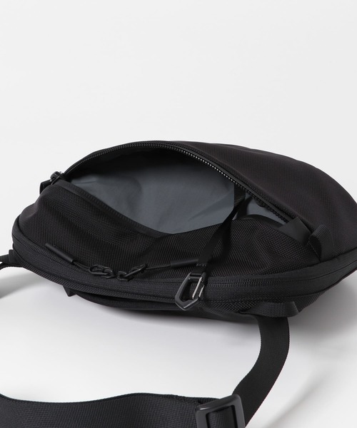 Aer（エアー）の「Aer　DAY SLING 3 MAX（ショルダーバッグ・メンズ・ブラック・-）」の5枚目の写真