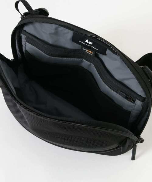 Aer（エアー）の「Aer　DAY SLING 3 MAX（ショルダーバッグ・メンズ・ブラック・-）」の3枚目の写真