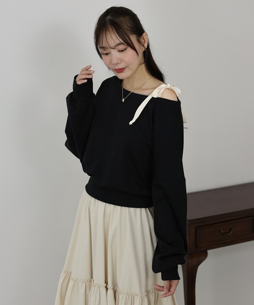 BLUEEAST（ブルーイースト）の「肩リボンオフショルスウェット（スウェット・レディース・グレー/ブラック・MEDIUM）」の2枚目の写真