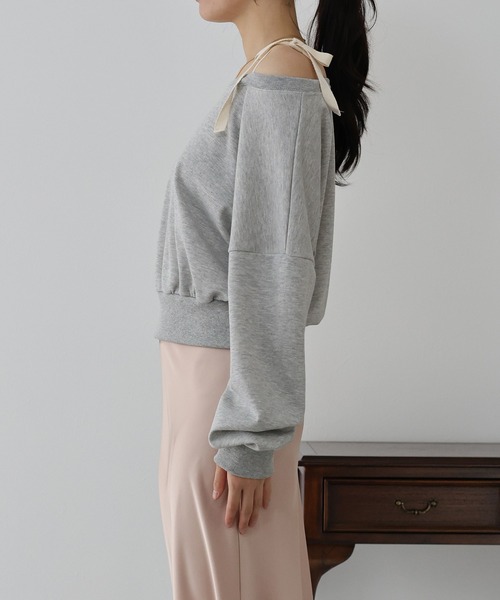 BLUEEAST（ブルーイースト）の「肩リボンオフショルスウェット（スウェット・レディース・グレー/ブラック・MEDIUM）」の16枚目の写真