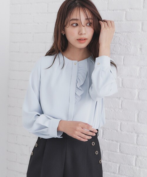 index（インデックス）の「◆アシメフリルクルーネックブラウス【洗濯機洗い可/イージーアイロン/ストレッチ】（シャツ/ブラウス・レディース・サックスブルー系7/ネイビー/ナチュラル/オフホワイト・38/36/42/40）」の4枚目の写真