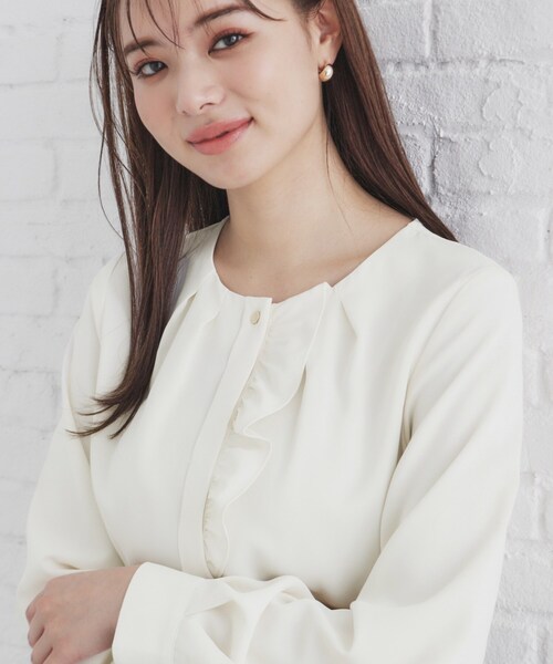 index（インデックス）の「◆アシメフリルクルーネックブラウス【洗濯機洗い可/イージーアイロン/ストレッチ】（シャツ/ブラウス・レディース・サックスブルー系7/ネイビー/ナチュラル/オフホワイト・38/36/42/40）」の2枚目の写真