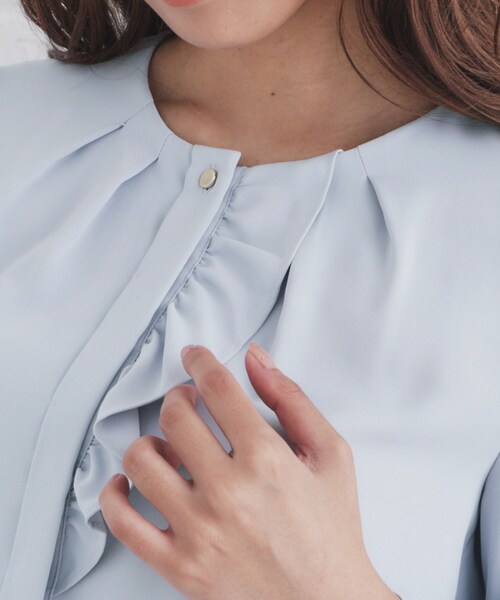 index（インデックス）の「◆アシメフリルクルーネックブラウス【洗濯機洗い可/イージーアイロン/ストレッチ】（シャツ/ブラウス・レディース・サックスブルー系7/ネイビー/ナチュラル/オフホワイト・38/36/42/40）」の5枚目の写真