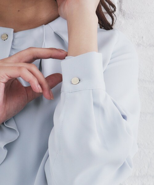 index（インデックス）の「◆アシメフリルクルーネックブラウス【洗濯機洗い可/イージーアイロン/ストレッチ】（シャツ/ブラウス・レディース・サックスブルー系7/ネイビー/ナチュラル/オフホワイト・38/36/42/40）」の7枚目の写真