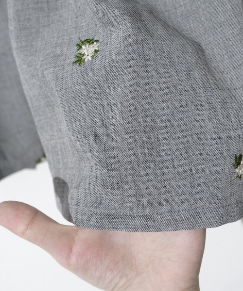 flower（フラワー）の「カームエンブロイダリービスチェ