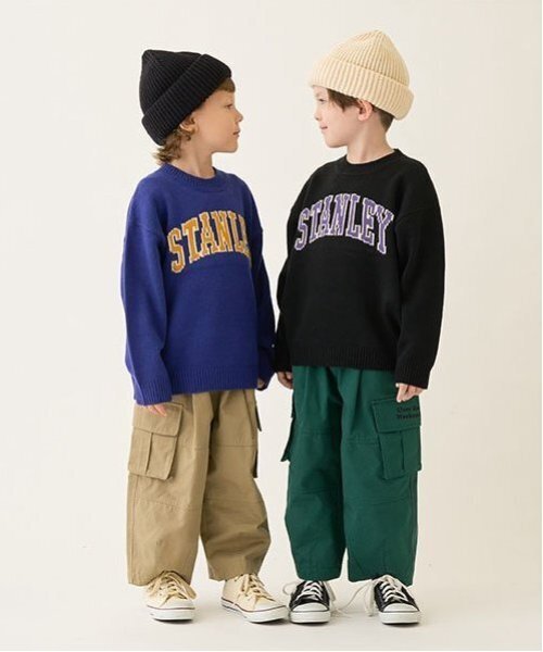 b・ROOM（ビールーム）の「カレッジロゴセーター（ニット/セーター・キッズ・トップグレー/ブルー/キャメル/ブラック/レッド・L(130-140)/M(110-120)）」の13枚目の写真