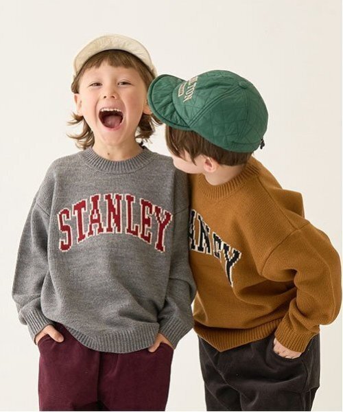 b・ROOM（ビールーム）の「カレッジロゴセーター（ニット/セーター・キッズ・トップグレー/ブルー/キャメル/ブラック/レッド・L(130-140)/M(110-120)）」の14枚目の写真