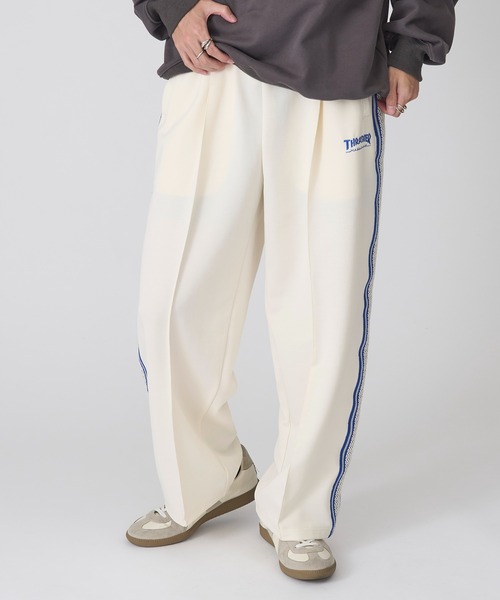 THRASHER(スラッシャー)の「【THRASHER】サイドライン ワイドトラックパンツ(その他パンツ・メンズ・ブラック/グリーン/ベージュ/ホワイト・M/LL/L)」の1枚目の写真