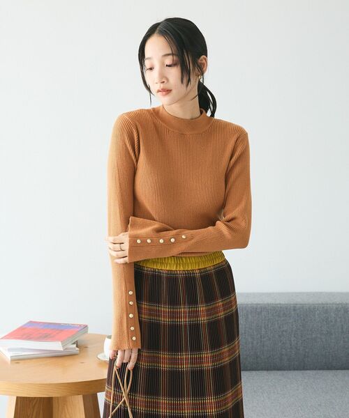 CRAFT STANDARD BOUTIQUE(クラフトスタンダードブティック)の「とてもち袖フレア釦ボトルネックニットプルオーバー(ニット/セーター・レディース・キャメル/グリーン/アイボリー/ブラック・FREE)」の9枚目の写真