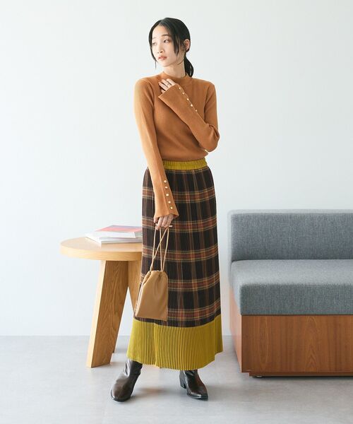 CRAFT STANDARD BOUTIQUE(クラフトスタンダードブティック)の「とてもち袖フレア釦ボトルネックニットプルオーバー(ニット/セーター・レディース・キャメル/グリーン/アイボリー/ブラック・FREE)」の10枚目の写真