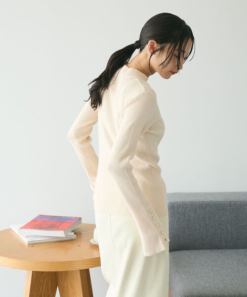 CRAFT STANDARD BOUTIQUE(クラフトスタンダードブティック)の「とてもち袖フレア釦ボトルネックニットプルオーバー(ニット/セーター・レディース・キャメル/グリーン/アイボリー/ブラック・FREE)」の17枚目の写真