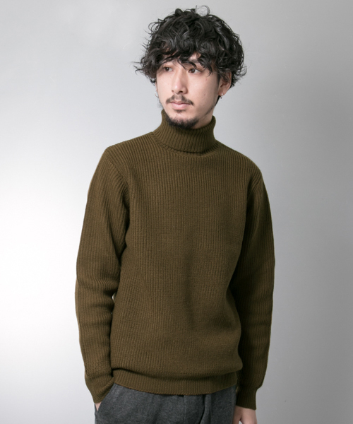 URBAN RESEARCH（アーバンリサーチ）の「UR ウール片畦タートルネック（ニット/セーター・メンズ・カーキ/ベージュ/ネイビー/オフホワイト/グレー/バーガンディー・MEDIUM/LARGE）」の5枚目の写真