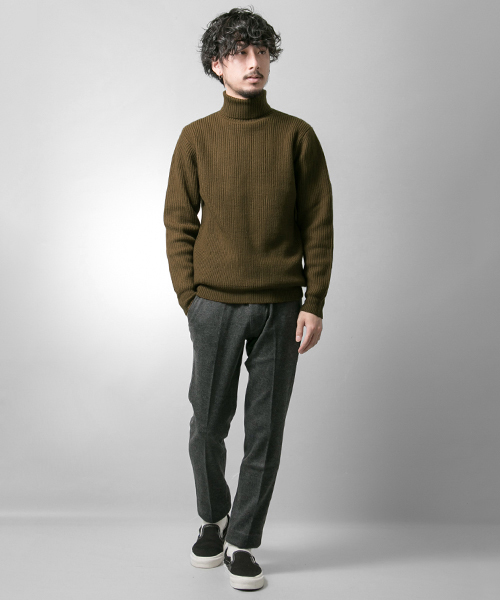 URBAN RESEARCH（アーバンリサーチ）の「UR ウール片畦タートルネック（ニット/セーター・メンズ・カーキ/ベージュ/ネイビー/オフホワイト/グレー/バーガンディー・MEDIUM/LARGE）」の20枚目の写真