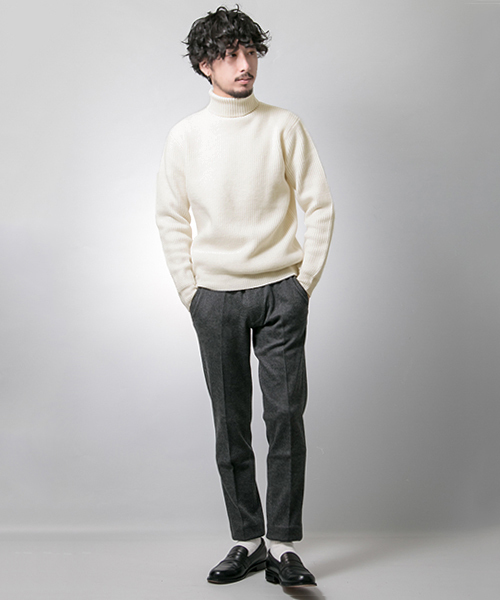 URBAN RESEARCH（アーバンリサーチ）の「UR ウール片畦タートルネック（ニット/セーター・メンズ・カーキ/ベージュ/ネイビー/オフホワイト/グレー/バーガンディー・MEDIUM/LARGE）」の12枚目の写真