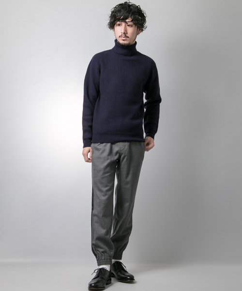 URBAN RESEARCH（アーバンリサーチ）の「UR ウール片畦タートルネック（ニット/セーター・メンズ・カーキ/ベージュ/ネイビー/オフホワイト/グレー/バーガンディー・MEDIUM/LARGE）」の13枚目の写真