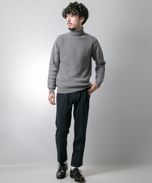 URBAN RESEARCH（アーバンリサーチ）の「UR ウール片畦タートルネック（ニット/セーター・メンズ・カーキ/ベージュ/ネイビー/オフホワイト/グレー/バーガンディー・MEDIUM/LARGE）」の14枚目の写真