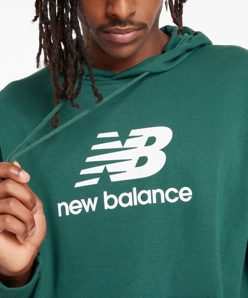 ニューバランス New Balance レディース スウェットパーカー スウェットフーディ_Sport Essentials Stacked Logo NEW BALANCE（ニューバランス）の「Sport Essentials Stacked
