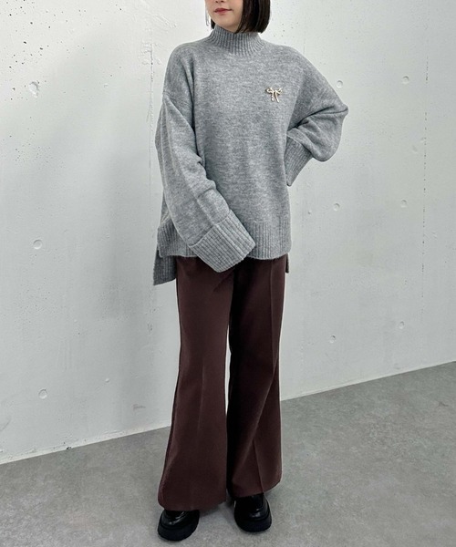 archives（アルシーヴ）の「ブローチ付ハイネックミドルニット（ニット/セーター・レディース・アイボリー/ブルー/グレー/ワインレッド・MEDIUM）」の20枚目の写真