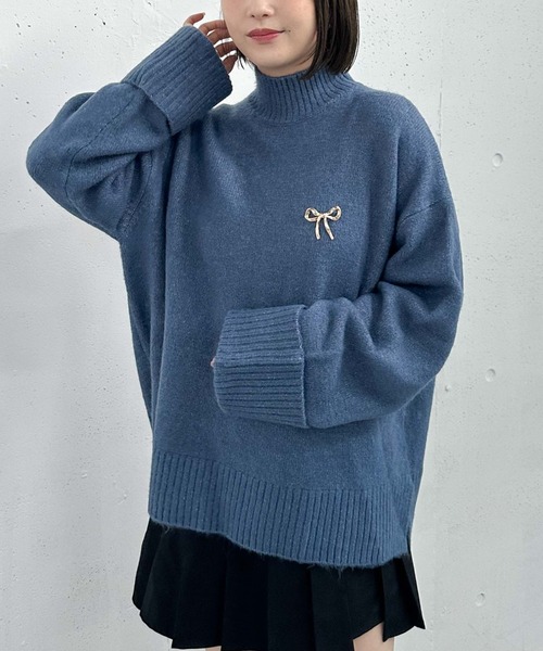 archives（アルシーヴ）の「ブローチ付ハイネックミドルニット（ニット/セーター・レディース・アイボリー/ブルー/グレー/ワインレッド・MEDIUM）」の22枚目の写真