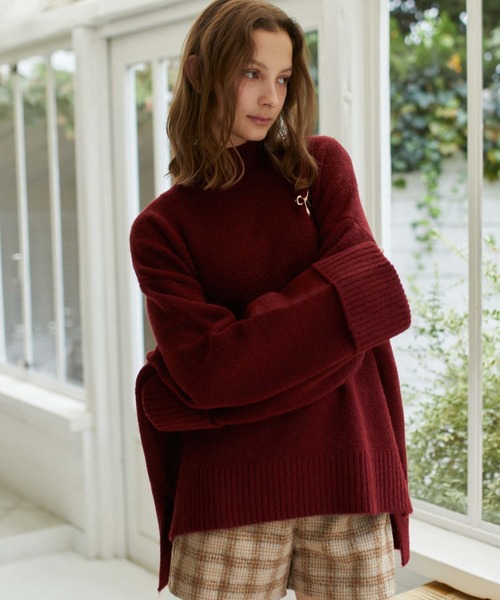 archives（アルシーヴ）の「ブローチ付ハイネックミドルニット（ニット/セーター・レディース・アイボリー/ブルー/グレー/ワインレッド・MEDIUM）」の7枚目の写真