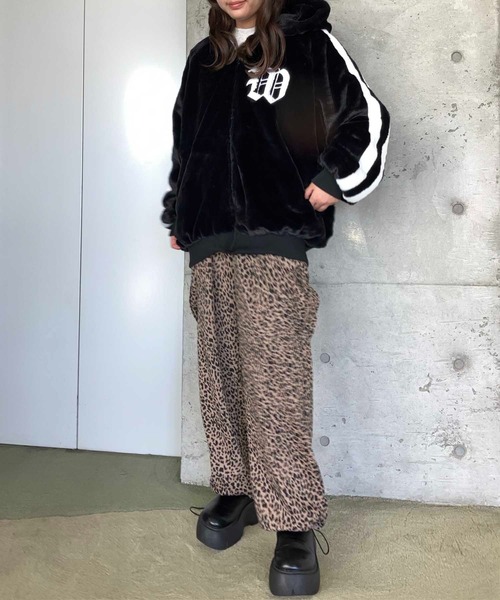 AS KNOW AS plus（アズノゥアズプラス）の「◇ドロスト付き らくらくカーゴパンツ（カーゴパンツ・レディース・アイボリー系/ブラック系/ブラウン系/レオパード・FREE）」の6枚目の写真