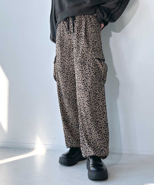 AS KNOW AS plus（アズノゥアズプラス）の「◇ドロスト付き らくらくカーゴパンツ（カーゴパンツ・レディース・アイボリー系/ブラック系/ブラウン系/レオパード・FREE）」の7枚目の写真