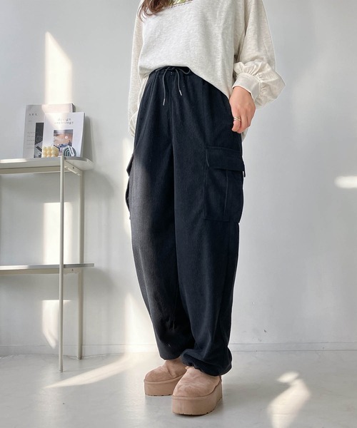 AS KNOW AS plus（アズノゥアズプラス）の「◇ドロスト付き らくらくカーゴパンツ（カーゴパンツ・レディース・アイボリー系/ブラック系/ブラウン系/レオパード・FREE）」の10枚目の写真