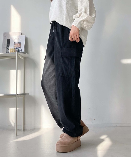 AS KNOW AS plus（アズノゥアズプラス）の「◇ドロスト付き らくらくカーゴパンツ（カーゴパンツ・レディース・アイボリー系/ブラック系/ブラウン系/レオパード・FREE）」の11枚目の写真