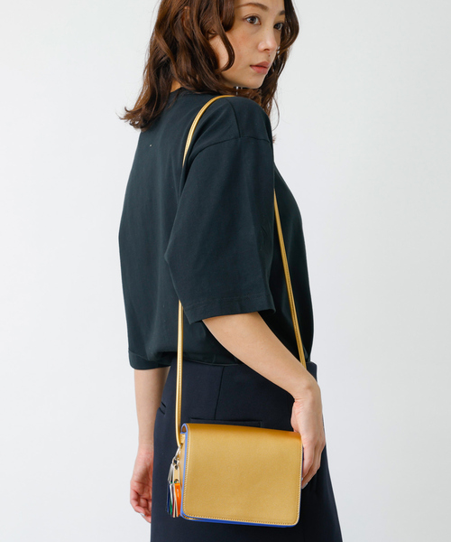 cheek(BAG)(チーク)の「【cheek/チーク】ライン ミニショルダーバッグ / メタリック(ショルダーバッグ・レディース・ブラック/シルバー/ゴールド/ネイビー・フリー)」の4枚目の写真