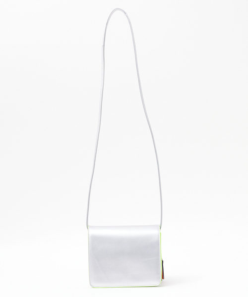 cheek(BAG)(チーク)の「【cheek/チーク】ライン ミニショルダーバッグ / メタリック(ショルダーバッグ・レディース・ブラック/シルバー/ゴールド/ネイビー・フリー)」の21枚目の写真