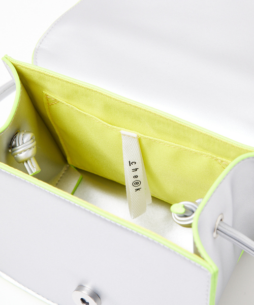 cheek(BAG)(チーク)の「【cheek/チーク】ライン ミニショルダーバッグ / メタリック(ショルダーバッグ・レディース・ブラック/シルバー/ゴールド/ネイビー・フリー)」の15枚目の写真