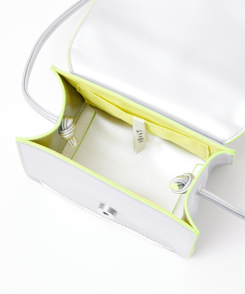 cheek(BAG)(チーク)の「【cheek/チーク】ライン ミニショルダーバッグ / メタリック(ショルダーバッグ・レディース・ブラック/シルバー/ゴールド/ネイビー・フリー)」の14枚目の写真