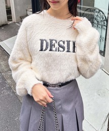 ショート丈フェザー貼付ロゴニット